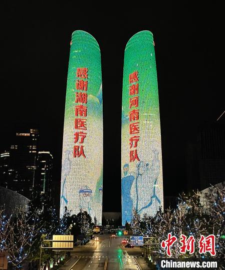 上海、浙江、山東、河南、湖南等多地醫(yī)護(hù)人員，在疫情期間與成都同在，成為成都抗疫不可或缺的力量。　成都市城管委供圖