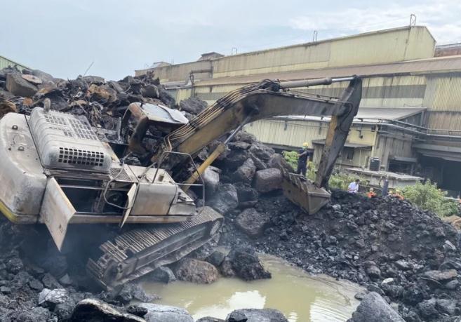 高雄市小港區(qū)某工廠起火，1名鋼鐵廠越南籍工人死亡。圖片來源：臺(tái)灣《聯(lián)合報(bào)》林保光翻攝。