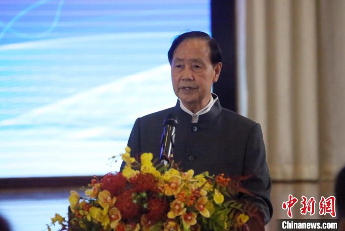 澳門濠江中學(xué)校長尤端陽致辭?！∩骋婟?攝