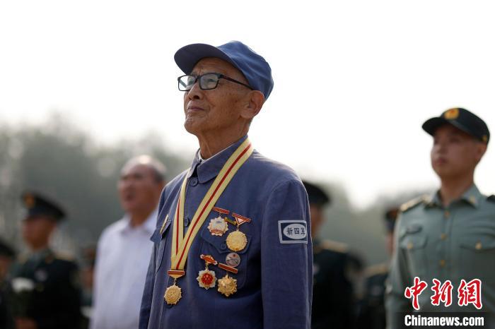 9月30日，“銘記歷史 緬懷先烈——向抗戰(zhàn)烈士敬獻(xiàn)花籃”儀式活動(dòng)在中國人民抗日戰(zhàn)爭紀(jì)念館舉行?！?lt;a target='_blank' href='/'>中新社</a>記者 富田 攝