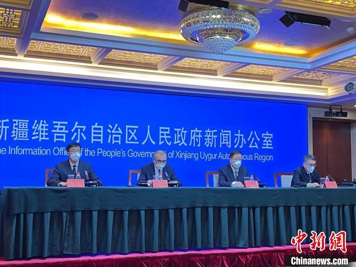 新疆維吾爾自治區(qū)6日晚召開疫情防控新聞發(fā)布會?！∨绥?攝