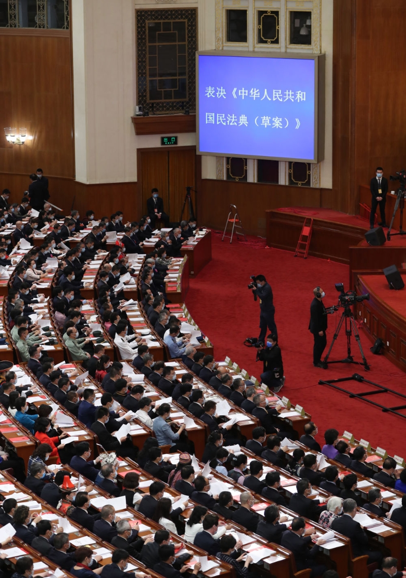 十三屆全國人大三次會議表決《中華人民共和國民法典(草案)》(2020年5月28日攝)。新華社記者 丁海濤 攝