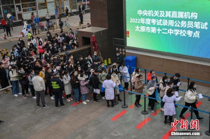 資料圖：考生參加國(guó)考筆試。 <a target='_blank' href='/'>中新社</a>記者 韋亮 攝