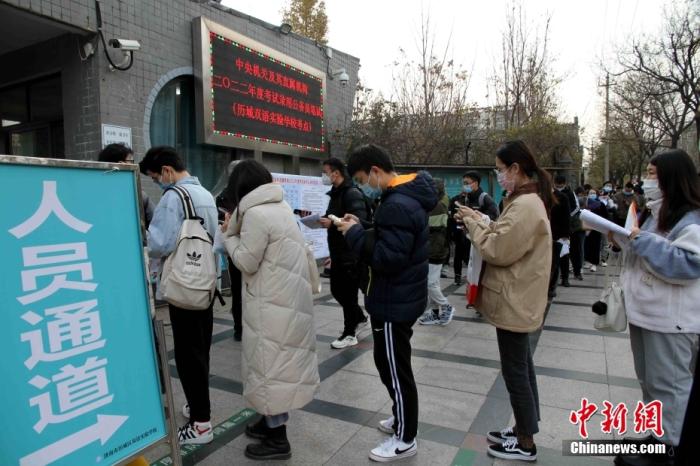 資料圖：考生參加國(guó)考筆試。 <a target='_blank' href='/'>中新社</a>記者 孫婷婷 攝