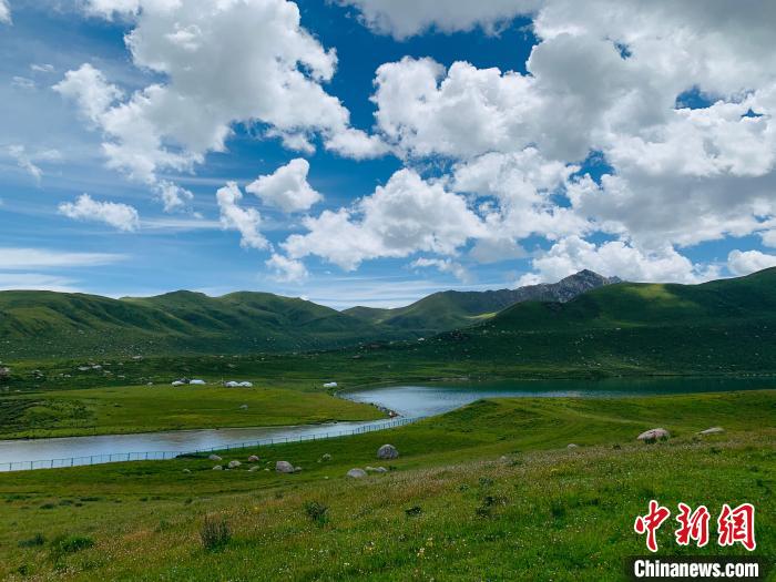 圖為三江源腹地久治生態(tài)環(huán)境持續(xù)向好?！O睿 攝