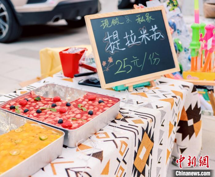 國慶假期見聞：“Z世代”何以弄潮后備箱集市？