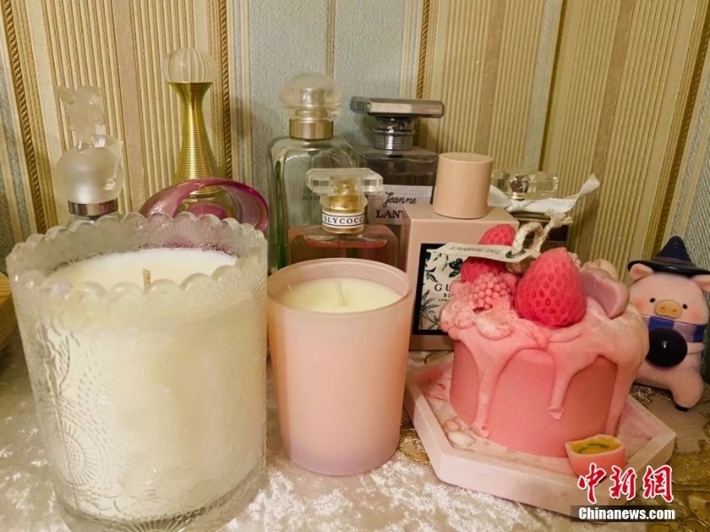圖為10月4日，李希辰家里擺放的香氛產(chǎn)品。 <a target='_blank' href='/'>中新社</a>發(fā) 李希辰 攝