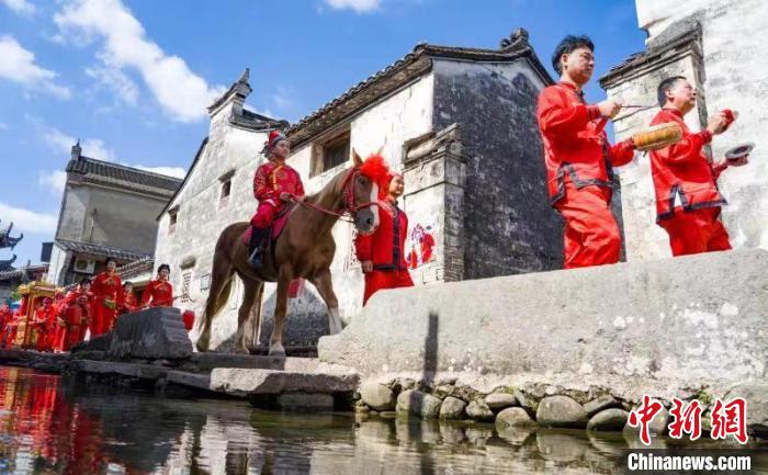 浙江寧海再現(xiàn)“十里紅妝”嫁女 寧海宣傳部供圖