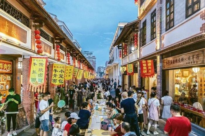古城長桌宴。圖片來源：臺灣《聯(lián)合報》