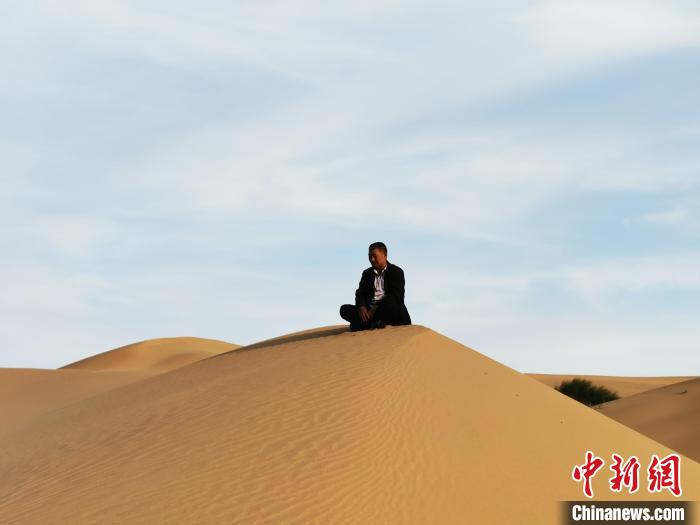 圖為高毛虎在沙漠中?！「呙⒐﹫D