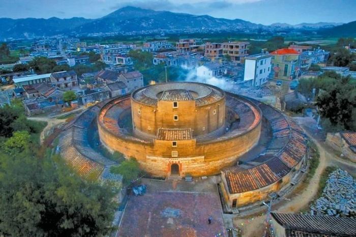 臺媒看大陸：福建漳州錦江樓內(nèi)高外低、氣勢恢宏