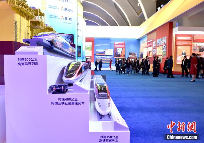圖為展區(qū)高速列車模型 <a target='_blank' href='/' >中新網(wǎng)</a>記者 李霈韻 攝。