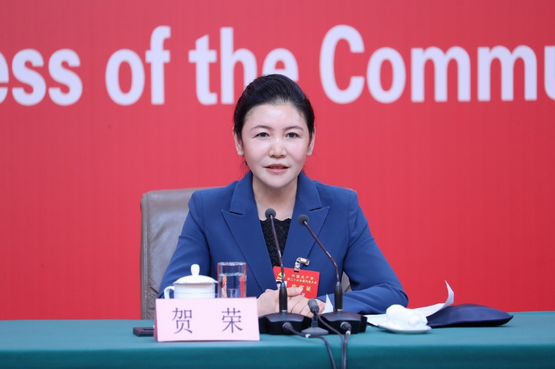 最高人民法院黨組副書記、分管日常工作的副院長(zhǎng)、一級(jí)大法官賀榮。（圖源：新華社）