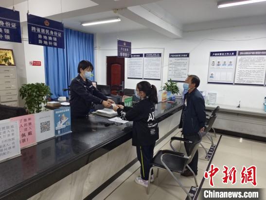 云南開展首次申領(lǐng)居民身份證“跨省通辦”試點(diǎn)工作