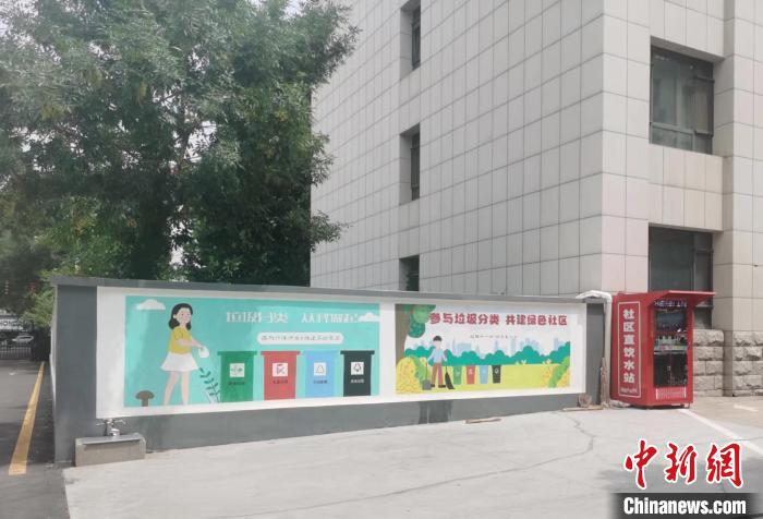 紫東公路小區(qū)，昔日私搭亂建、環(huán)境衛(wèi)生臟亂差的現(xiàn)象已不見蹤影，老舊小區(qū)著“新裝”?！黔?攝