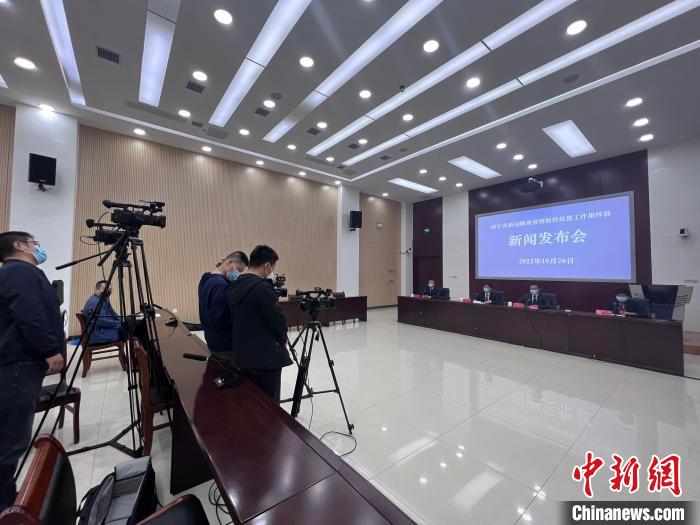 圖為新聞發(fā)布會現(xiàn)場?！±罱瓕?攝