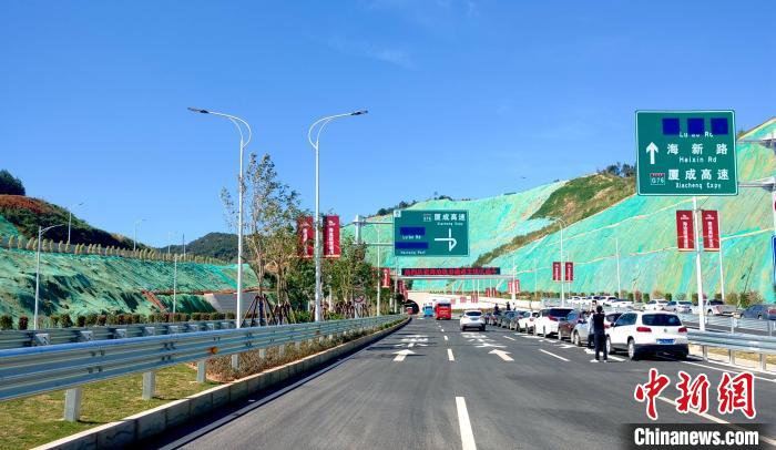海滄疏港通道通車(chē)現(xiàn)場(chǎng)?！罘?攝