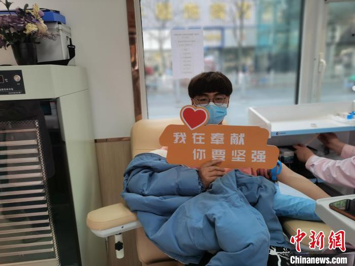 資料圖西寧市民無償獻(xiàn)血?！∏嗪Ｊ⊙褐行墓﹫D