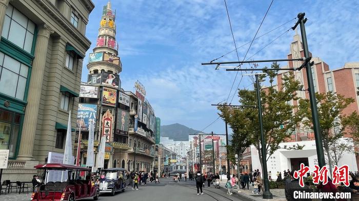 橫店影視城夢(mèng)外灘景區(qū)。　董易鑫 攝