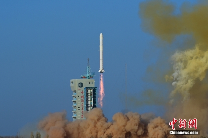 北京時間10月29日9時01分，中國在酒泉衛(wèi)星發(fā)射中心使用長征二號丁運載火箭，成功將試驗二十號C星發(fā)射升空，衛(wèi)星順利進入預定軌道，發(fā)射任務獲得圓滿成功，該衛(wèi)星主要用于空間環(huán)境監(jiān)測等新技術在軌驗證試驗。汪江波 攝