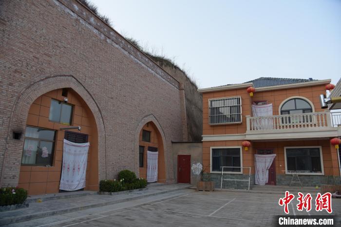圖為慶陽(yáng)市鎮(zhèn)原縣臨涇鎮(zhèn)路壕村加固后的窯洞農(nóng)房。　張寧寧 攝