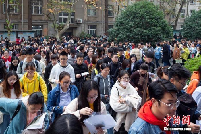 資料圖：考生參加國考筆試。 <a target='_blank' href='/'>中新社</a>發(fā) 蘇陽 攝