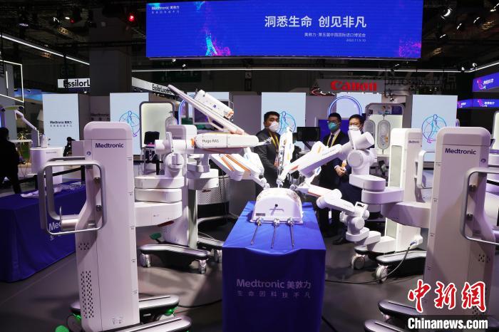 美敦力“機器人總動員”，三大手術(shù)輔助機器人解決方案集體亮相?！珡┛?攝