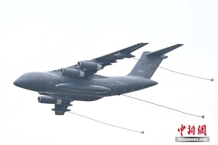 運油-20首次在中國航展空中飛行展示。<a target='_blank' href='/'>中新社</a>記者 陳驥旻 攝 