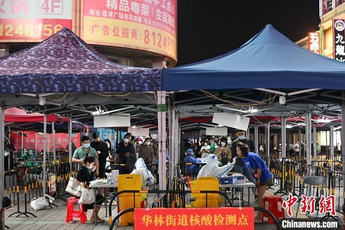 資料圖：市民在核酸檢測點做核酸檢測。 <a target='_blank' href='/'>中新社</a>記者 陳楚紅 攝 