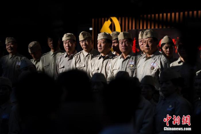 1月16日，由云南滇西抗戰(zhàn)歷史文化研究會(huì)-南僑機(jī)工學(xué)會(huì)與937文創(chuàng)園區(qū)共同策劃完成的文創(chuàng)項(xiàng)目“937滇緬公路體驗(yàn)館”在昆明開館。觀眾可在館內(nèi)了解滇緬公路的修建、南僑機(jī)工支援抗戰(zhàn)等歷史。 <a target='_blank' href='/'>中新社</a>記者 康平 攝