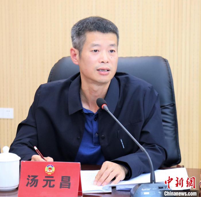 寧德市政協(xié)委員湯元昌發(fā)言?！×珠派?攝