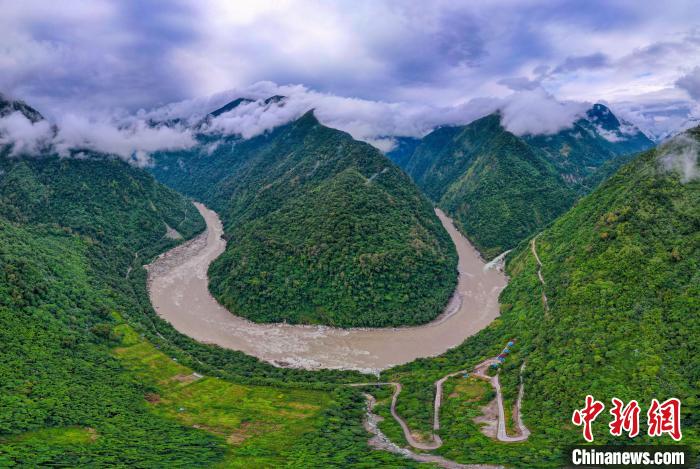 墨脫縣雅魯藏布江林多大拐彎全景。(無(wú)人機(jī)照片) 李國(guó)燾 攝