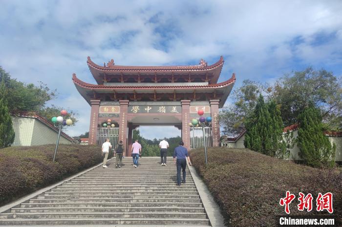 教育是美嶺村創(chuàng)業(yè)史中的一張名片。圖為美嶺中學(xué)?！枪跇?biāo) 攝