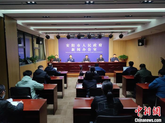 圖為新聞發(fā)布會現(xiàn)場?！±畛瑧c 攝