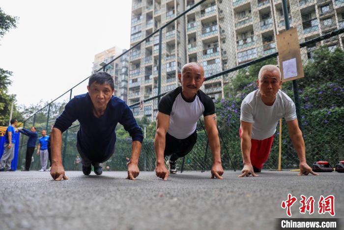 大爺們一起切磋。　王磊 　攝