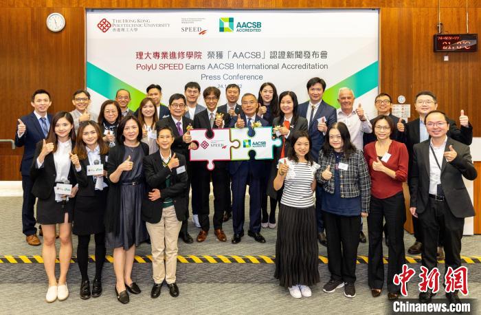 新聞發(fā)布會現(xiàn)場?！±砉ご髮W專業(yè)進修學院 攝