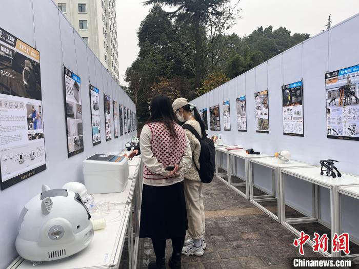 2022“彩虹杯”天府·寶島工業(yè)設(shè)計大賽頒獎典禮暨工業(yè)設(shè)計精品展啟動儀式現(xiàn)場?！⊥趵?攝
