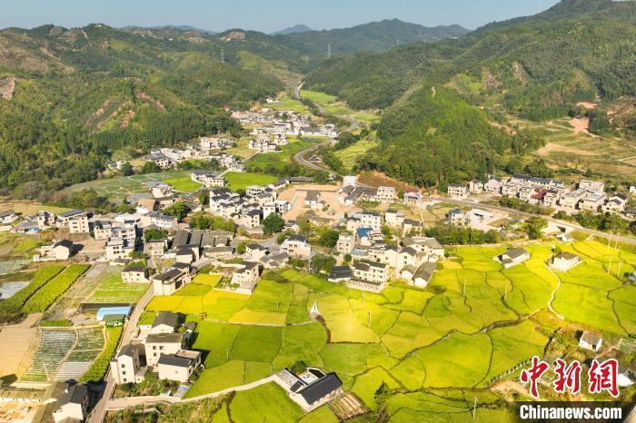 江西龍南市全力實(shí)施鄉(xiāng)村建設(shè)，建設(shè)宜居宜業(yè)秀美鄉(xiāng)村。(資料圖) 李林烜 攝