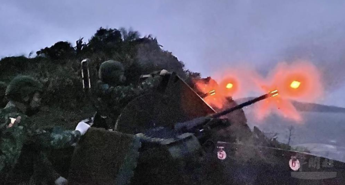臺軍利用20機(jī)炮對空進(jìn)行射擊