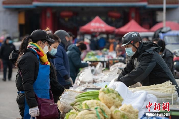 近日，太原市各城區(qū)穩(wěn)步推進(jìn)市場主體復(fù)工復(fù)市。 <a target='_blank' href='/'>中新社</a>記者 韋亮 攝