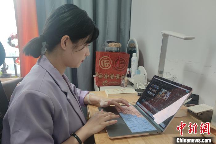 馬蕎茵把“臺(tái)灣高先生和福建馬小姐”的日常做成視頻分享給兩岸網(wǎng)友。　受訪者供圖