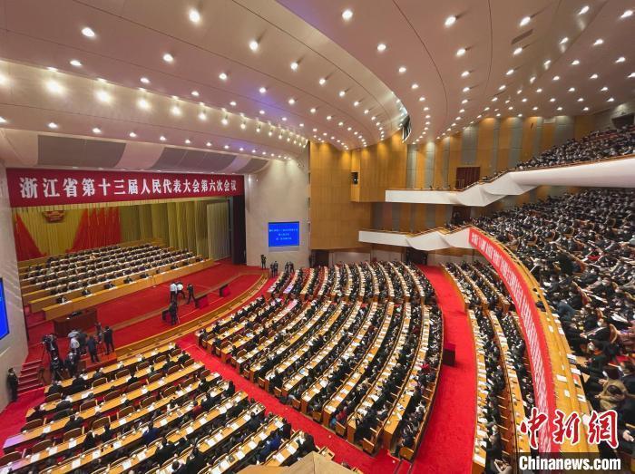 資料圖：浙江省十三屆人大六次會議開幕式現(xiàn)場。張斌 攝