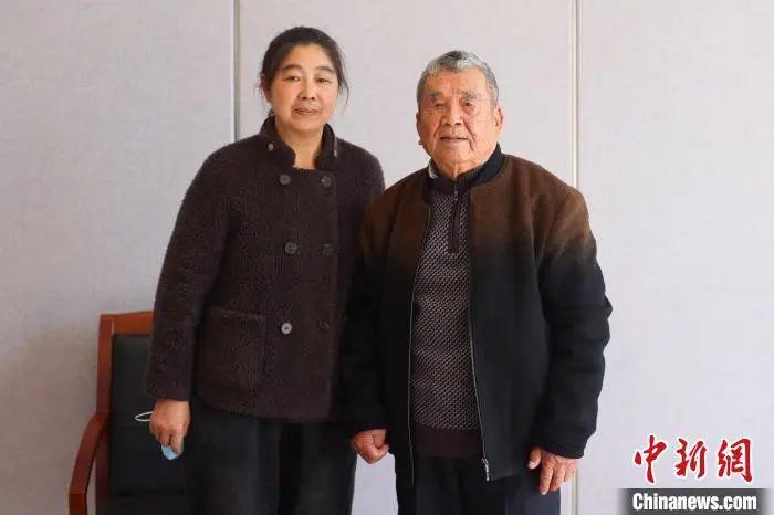 南京大屠殺幸存者馬庭寶和女兒馬明蘭。泱波 攝