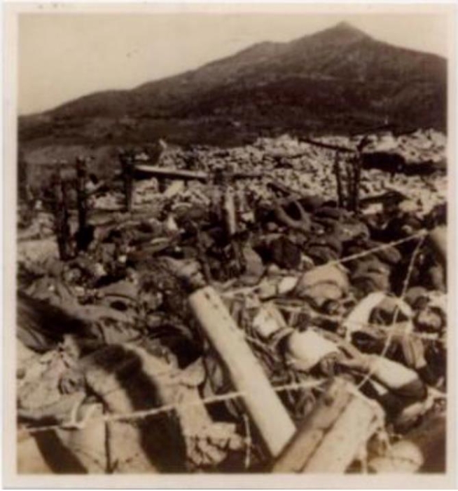 紫金山下，被日軍屠殺的同胞尸體堆積如山。圖源：侵華日軍南京大屠殺遇難同胞紀(jì)念館網(wǎng)站