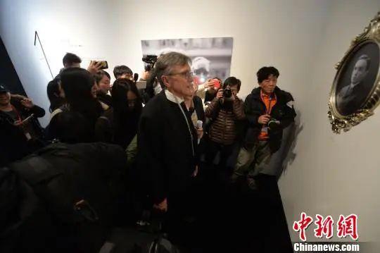 約翰·馬吉祖孫在南京展開“跨時空對話” 告慰南京大屠殺死難者。 楊顏慈 攝