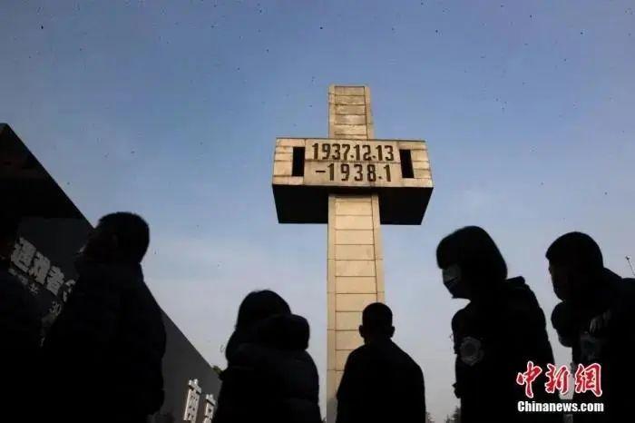 圖為侵華日軍南京大屠殺遇難同胞紀(jì)念館紀(jì)念碑。 泱波 攝