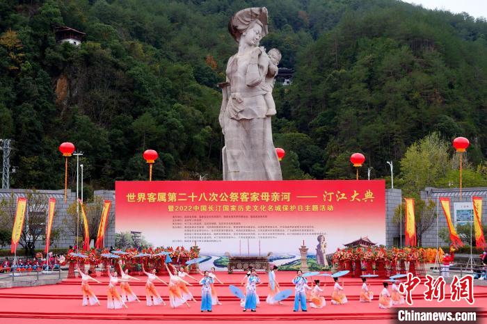 公祭現(xiàn)場(chǎng)客家風(fēng)情文藝演出?！￠L(zhǎng)汀縣委宣傳部供圖