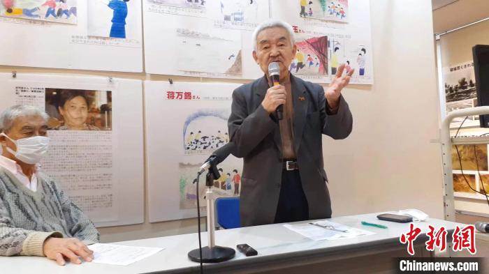 一橋大學(xué)名譽(yù)教授田中宏在圖片展上發(fā)表了題為《從南京大屠殺85周年來思考日中關(guān)系》的演講。　一瀬敬 攝