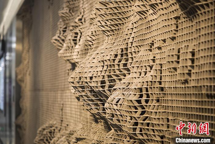 “深圳地鐵美術館”第二期公共藝術展：深圳地鐵5號線南延線前灣站《谷地地理計劃——大灣藍圖》?！↑S偉哲 攝
