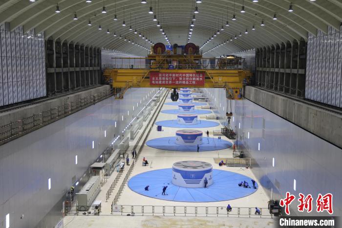 金沙江白鶴灘水電站右岸地下廠房?！≈袊芙ǜ鹬迚螜C(jī)電公司供圖